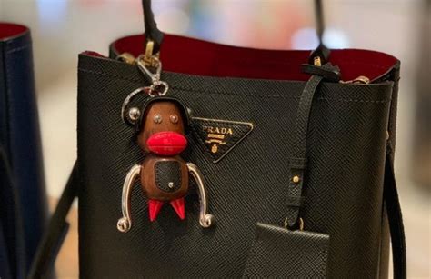 Pradamalia blackface: Prada si scusa per le accuse di razzismo.